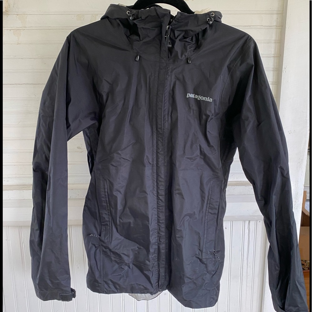 Patagonia rain jacket size medium